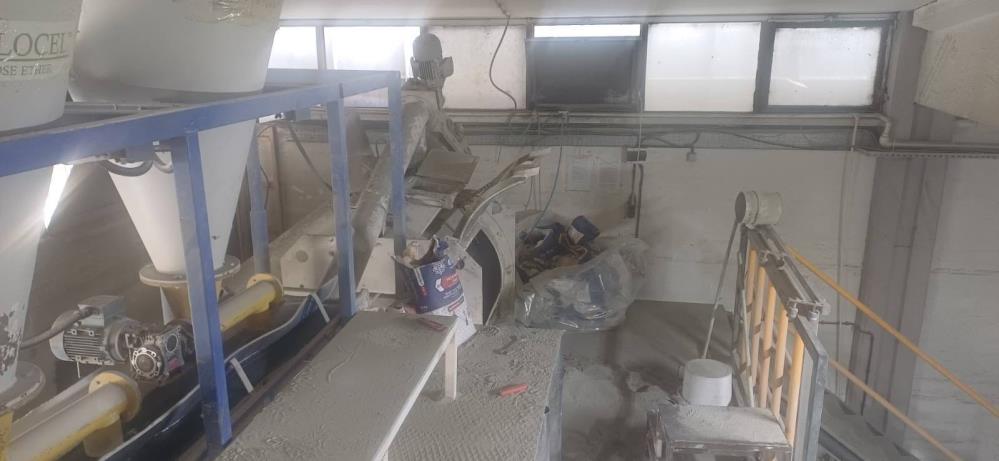 İşçi elini mikser makinesine kaptırdı