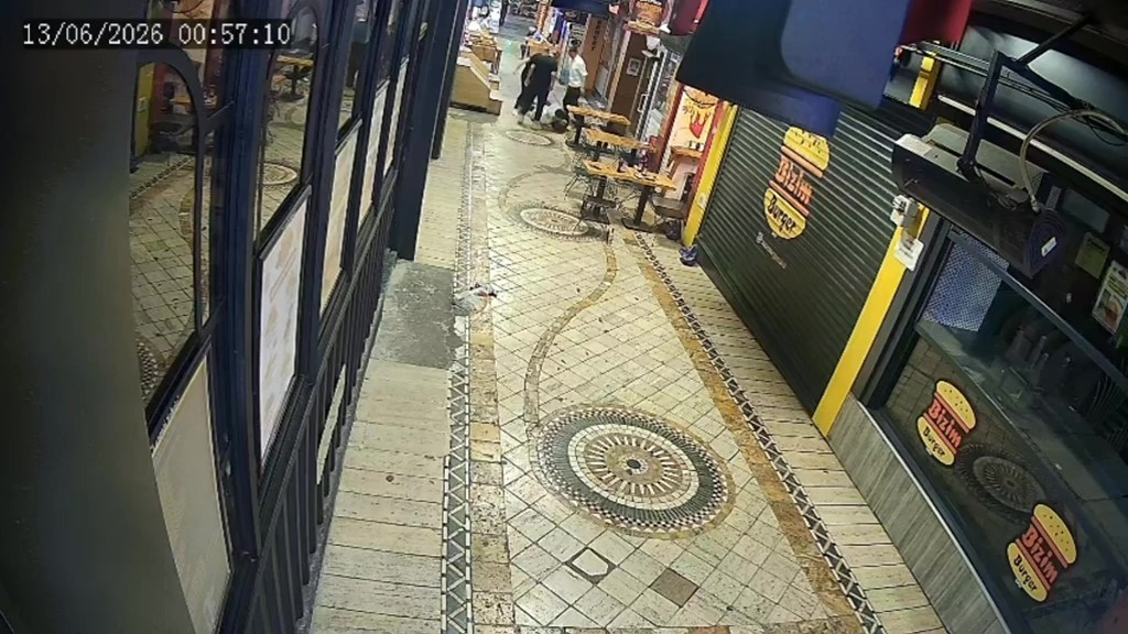 Kocaeli'de oğlunun dehşet anlarını izleyen anne hastaneye kaldırıldı