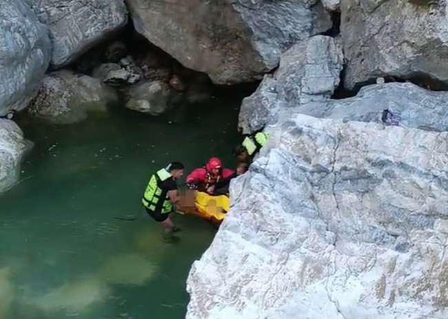 Kahramanmaraş’ın Onikişubat ilçesinde serinlemek amacıyla Ceyhan Nehri’ne giren ve akıntıya
