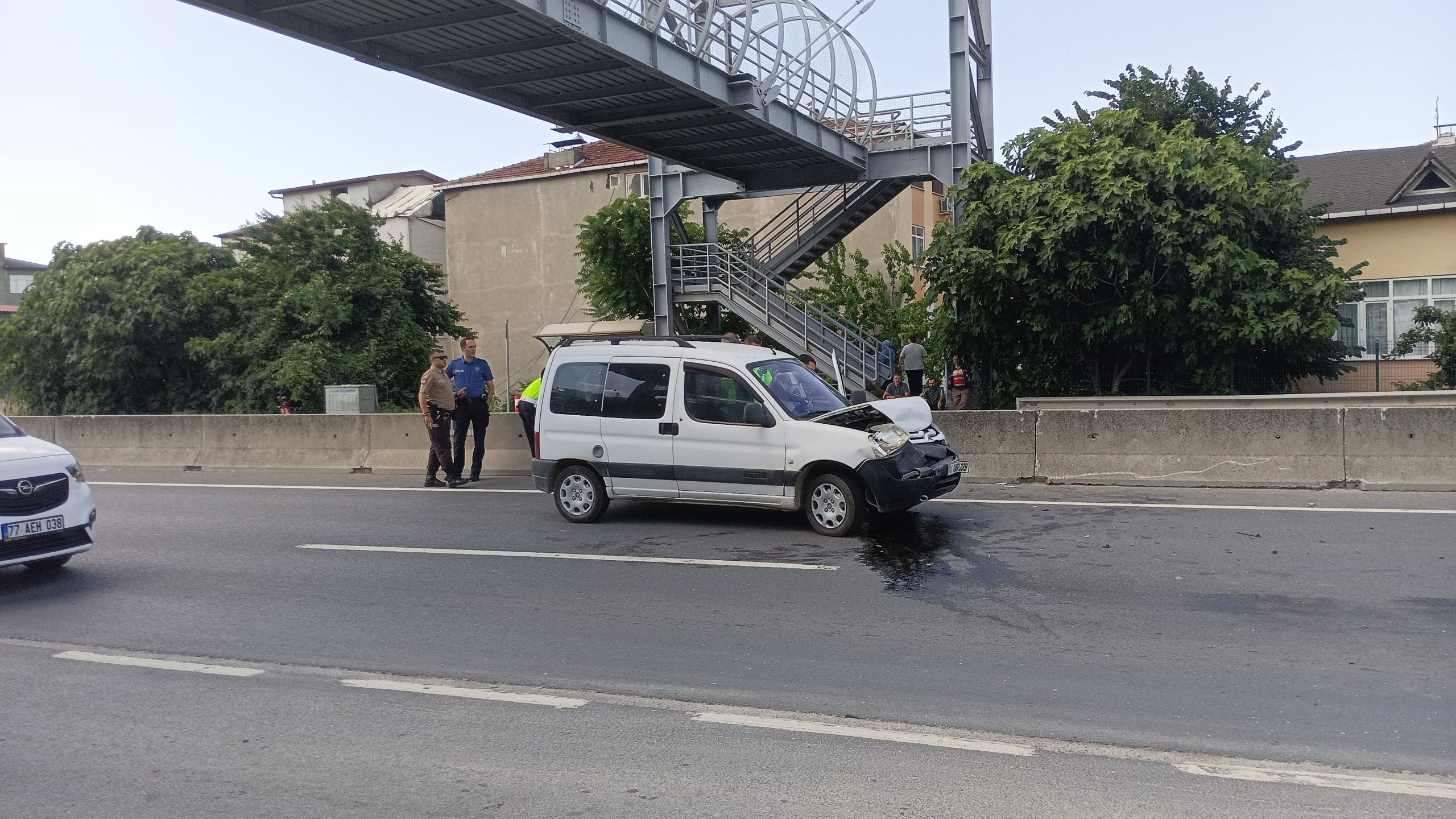 Kocaeli D-130 karıştı: Yaralılar var!