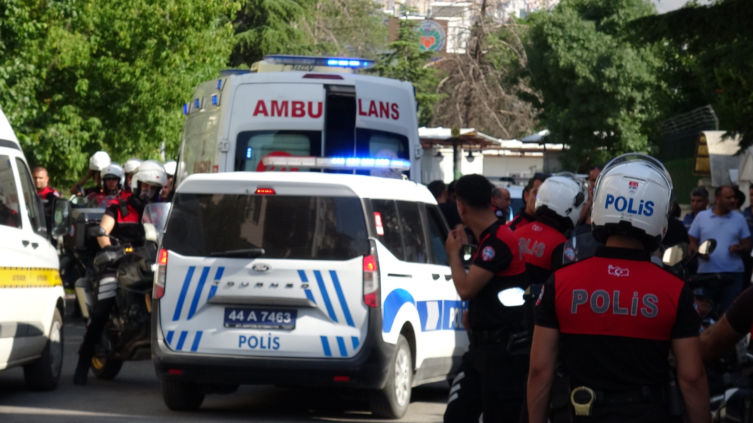 Cinnet geçiren adam eşini ve kızını öldürdü!