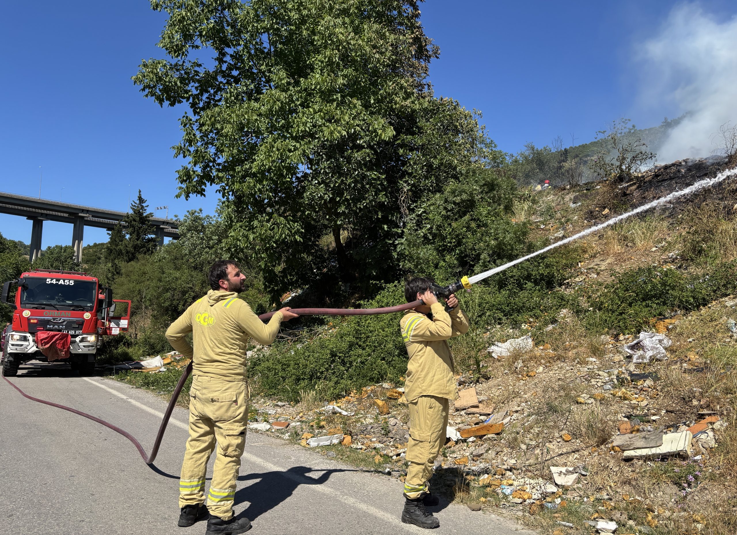 Kocaeli'de dev yangın sonrası isyan ettiren manzara