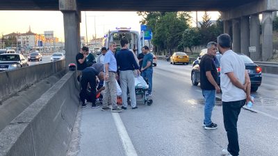 Kocaeli'nin İzmit ilçesinde D-100 karayolunda otomobile arkadan çarpan motosiklet sürücüsü