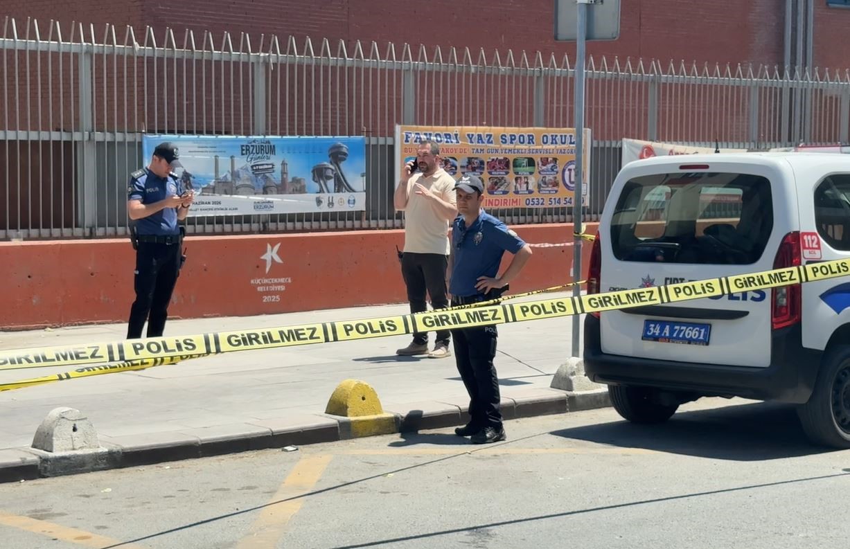 Kurye kılığında gelip kurşun yağdırdı: 1 ölü