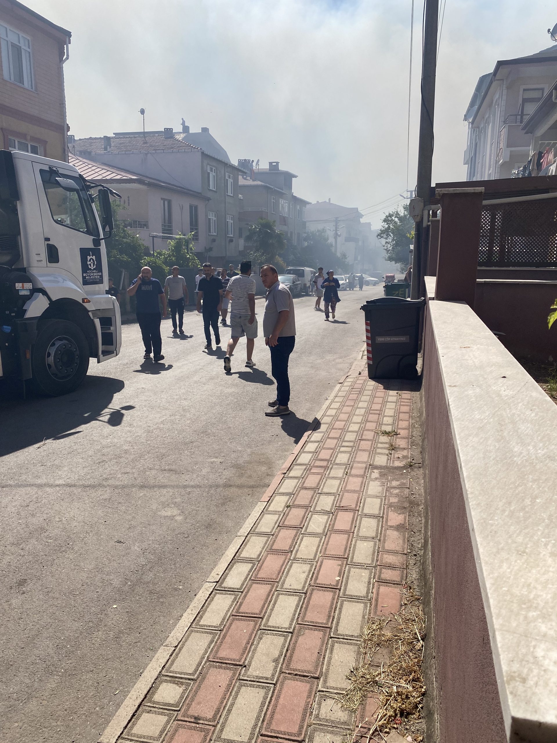 Kocaeli'de korkunç yangın: Alevler mahalleyi sardı, çok sayıda ev tahliye edildi