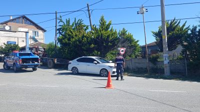 Tekirdağ’ın Saray ilçesinde otomobil iç içerisinde başından vurulmuş halde bulunan