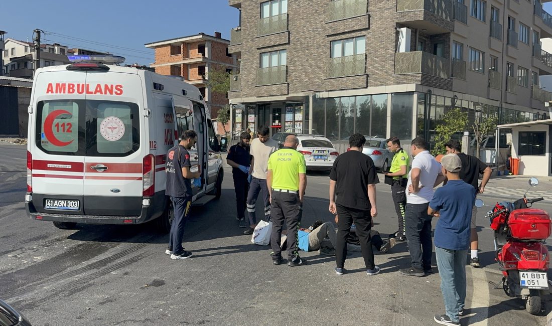 Kocaeli'nin Darıca ilçesinde otomobil ile motosikletin çarpışması sonucu 2 kişi