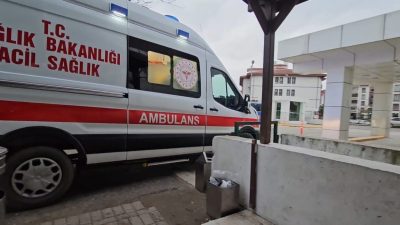 Sakarya'nın Sapanca ilçesinde bir alışveriş merkezinin giriş bölümünde elektrik tesisatını