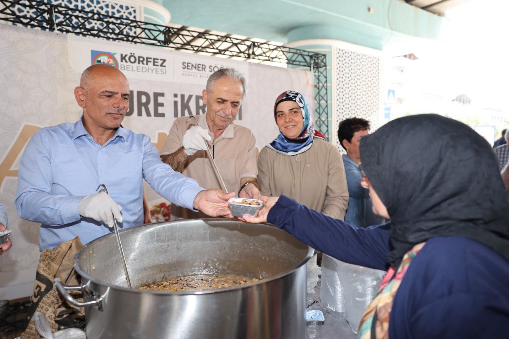 Körfez'de 4 bin kişilik aşure ikramı