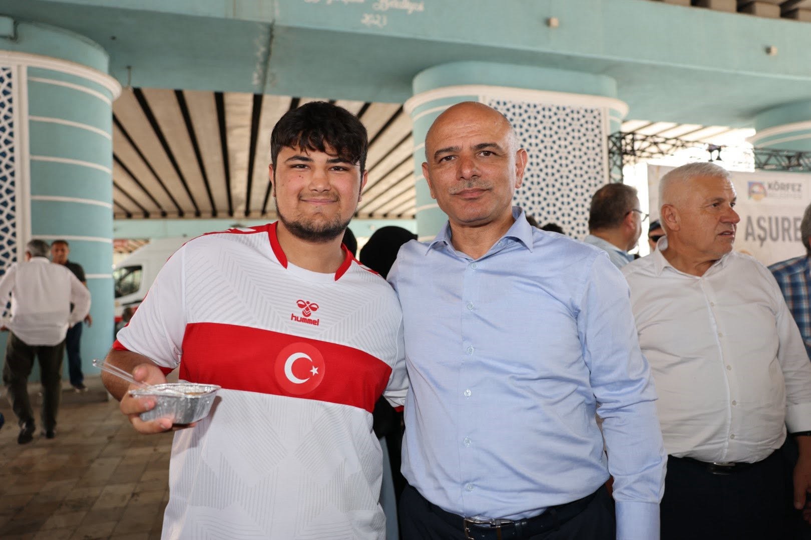 Körfez'de 4 bin kişilik aşure ikramı