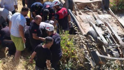 Şanlıurfa’nın Bozova ilçesinde kontrolden çıkan bir otomobilin şarampole yuvarlanması sonucu