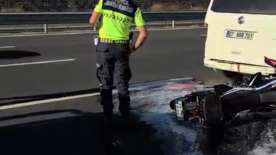 Kocaeli'nin İzmit ilçesinde, Kuzey Marmara Otoyolu'nda panelvana arkadan çarparak ağır