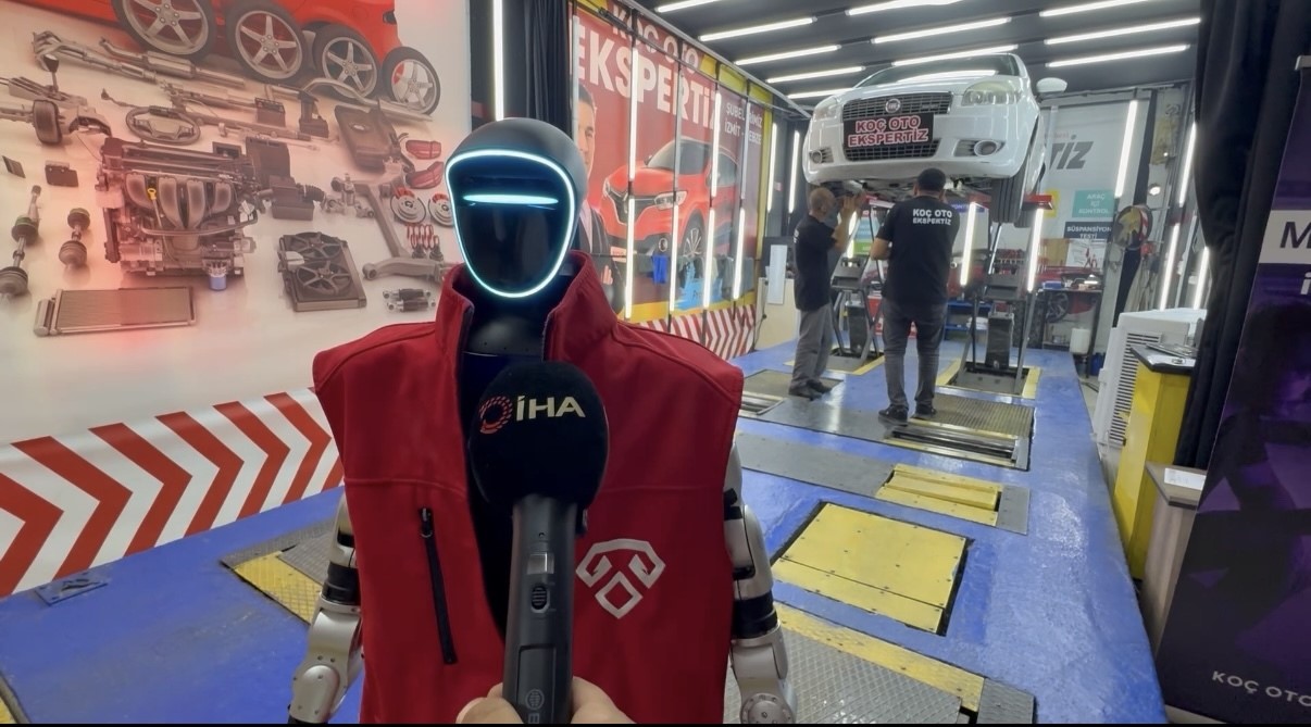 Kocaeli'de oto ekspertizde robot çırak! Ustasından zam istiyor