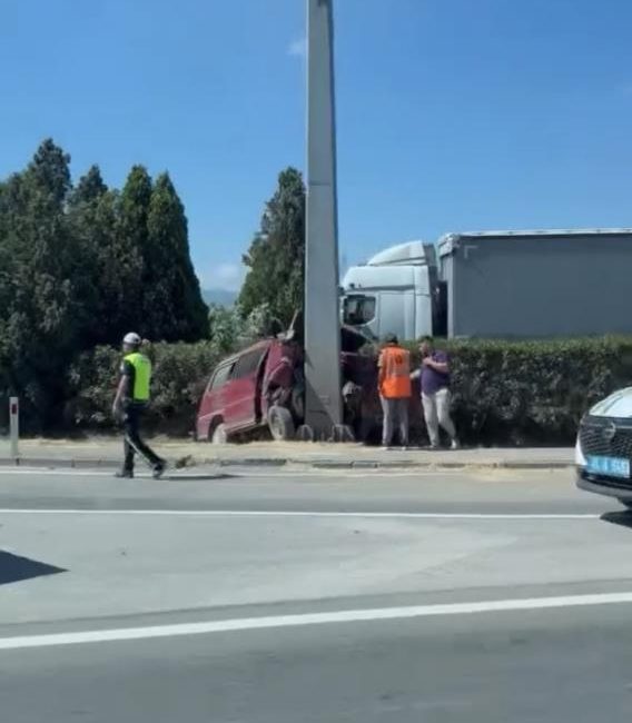 Kocaeli'nin Kartepe ilçesinde meydana gelen feci trafik kazası, hafta sonu