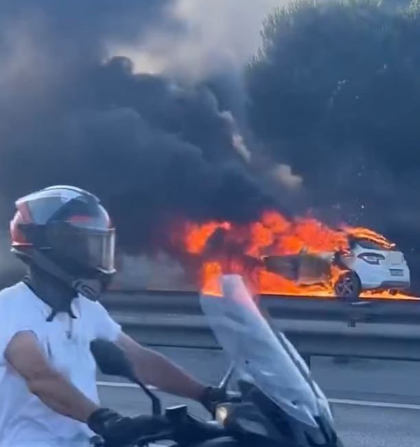 İstanbul Avcılar’da akşam saatlerinde adeta can pazarı yaşandı. TEM Otoyolu’nda