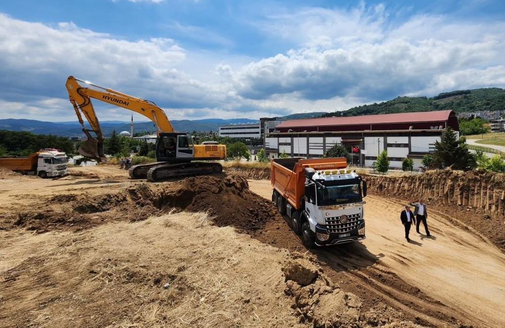 Gölcük Belediyesi'nin ilçeye kazandıracağı çok amaçlı kapalı spor kompleksi ve