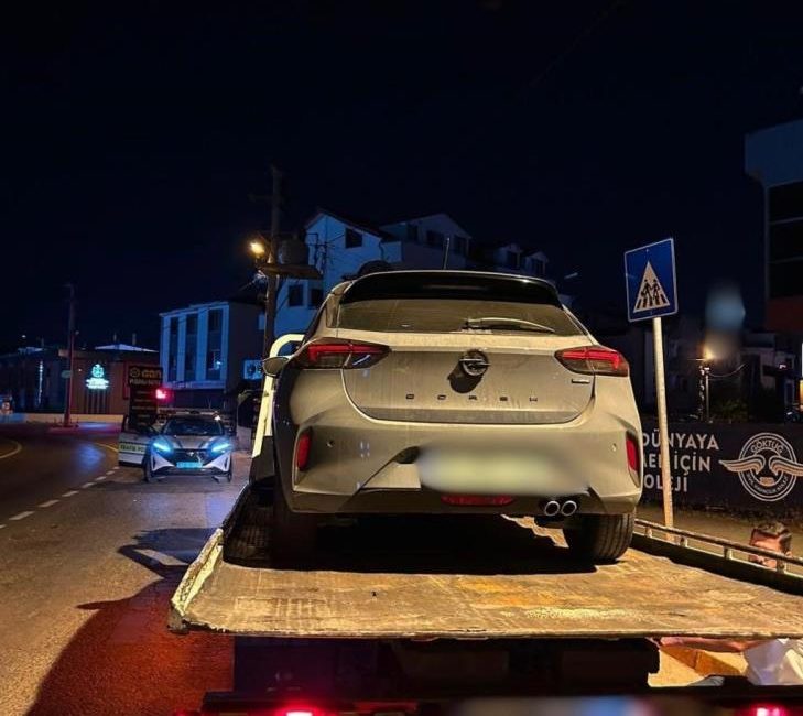 Kocaeli'de gerçekleştirilen trafik denetimlerinde korsan taşımacılık yaptığı belirlenen bir otomobil sürücüsüne