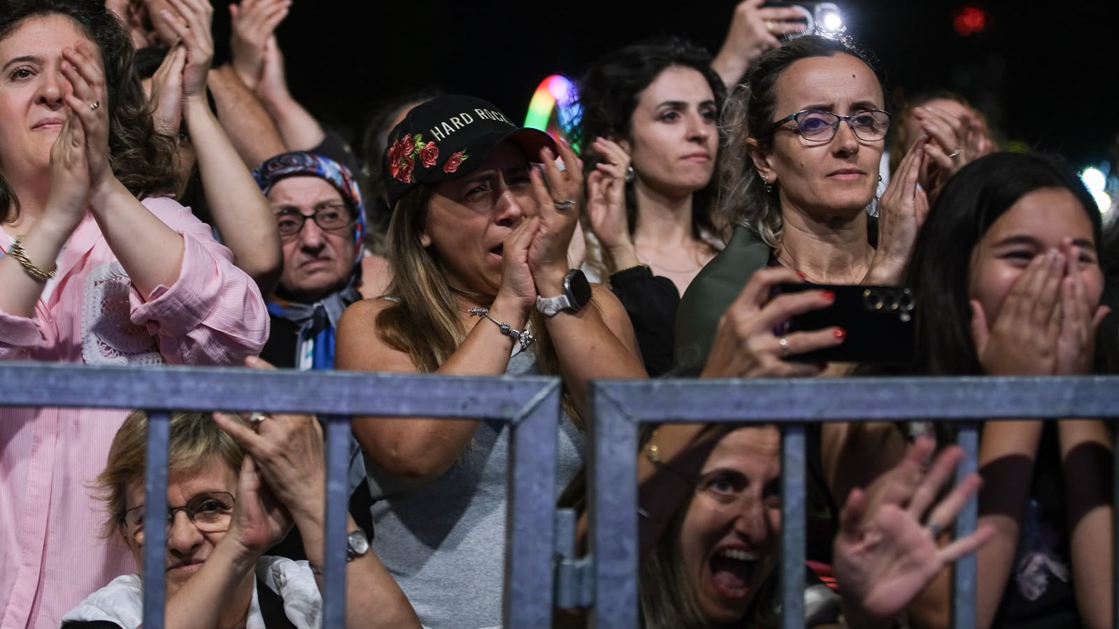 Karneval’da çocuklar Luna’nın ışığı ile büyülendi