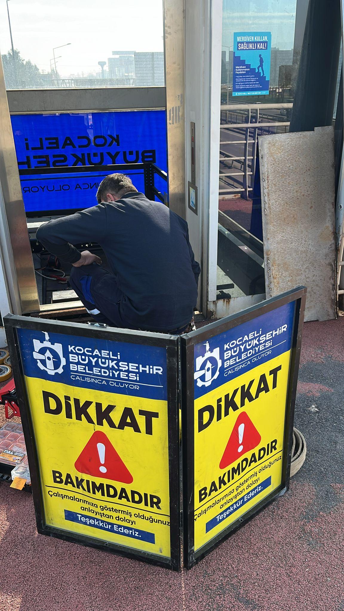 Asansör ve yürüyen merdivenlere sıkı takip