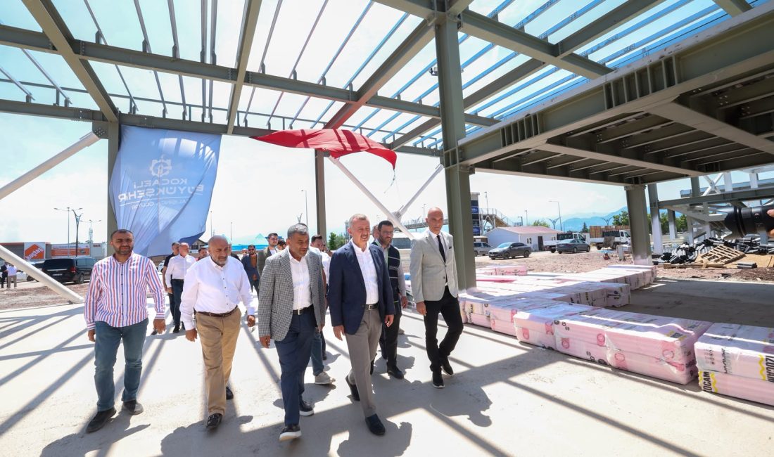 Kocaeli Büyükşehir Belediye Başkanı Tahir Büyükakın, İzmit Körfezi’nin ucunda, Ömer