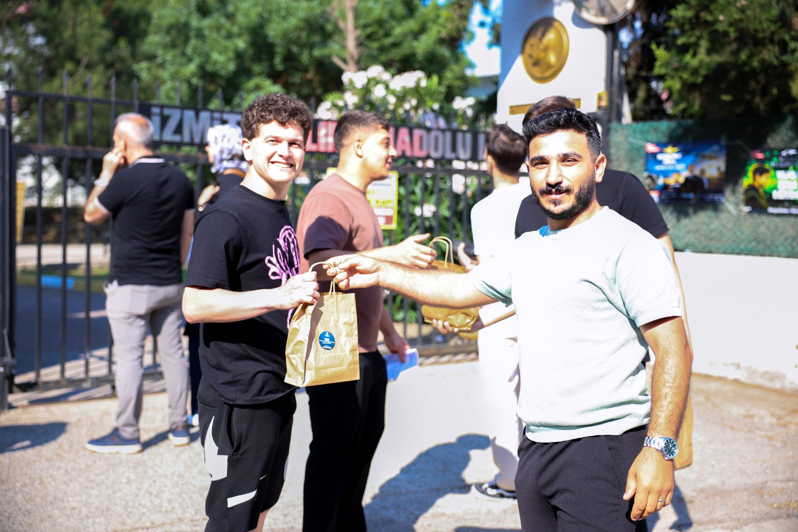 Büyükşehir, YKS öğrencileri için ikram stantları kurdu