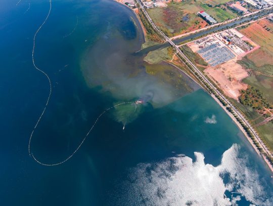 Kocaeli Büyükşehir Belediyesi; İzmit Körfezi dip çamuru temizliği, atık yönetimi,