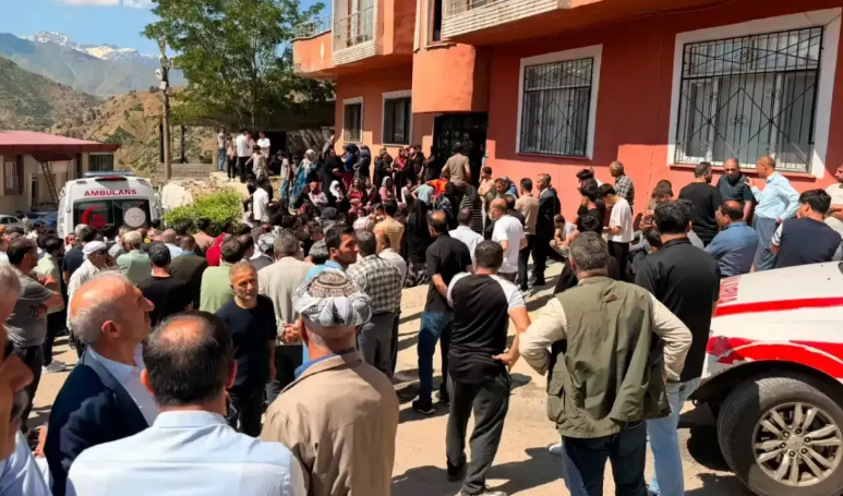 Hakkari'nin Şemdinli ilçesinde, sabah saatlerinde kan donduran bir aile katliamı