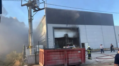 Kocaeli’nin Kartepe ilçesinde faaliyet gösteren bir iş yerinde çıkan yangın,