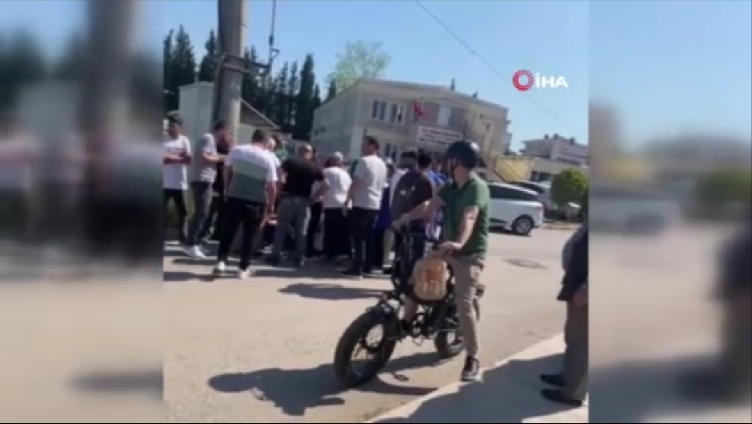 Kocaeli’nin Körfez ilçesinde, eski komşusunu diş hastanesi önünde bıçaklayarak ağır