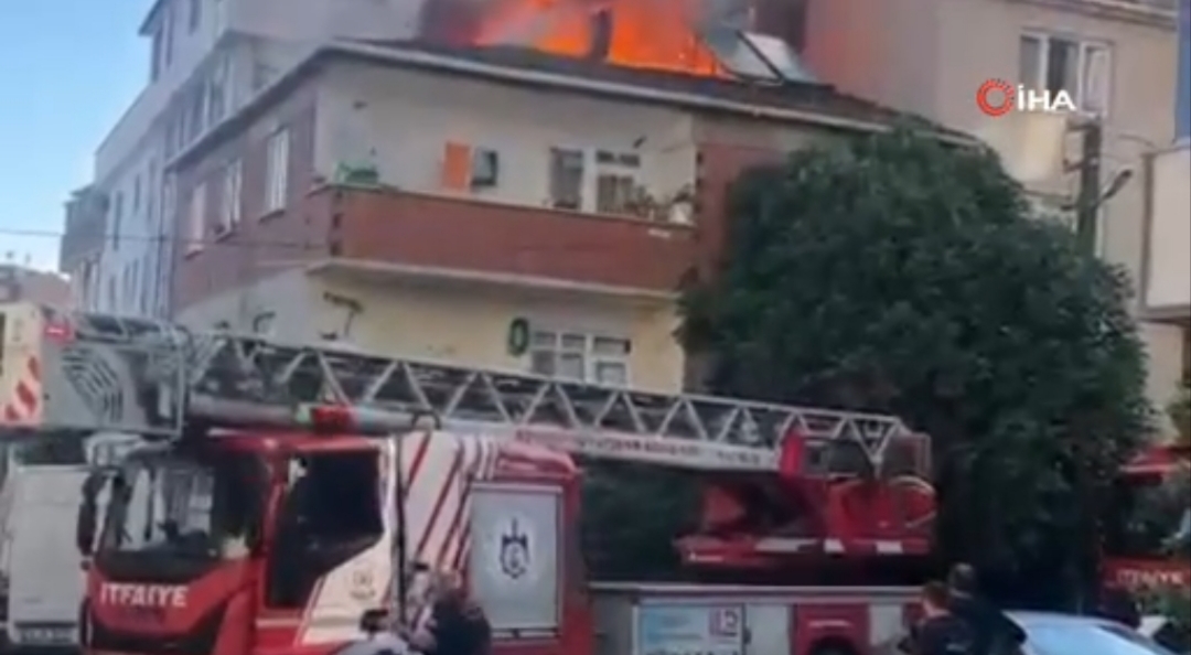 Kocaeli'nin Gebze ilçesinde 3 katlı binanın en üst katında çıkan