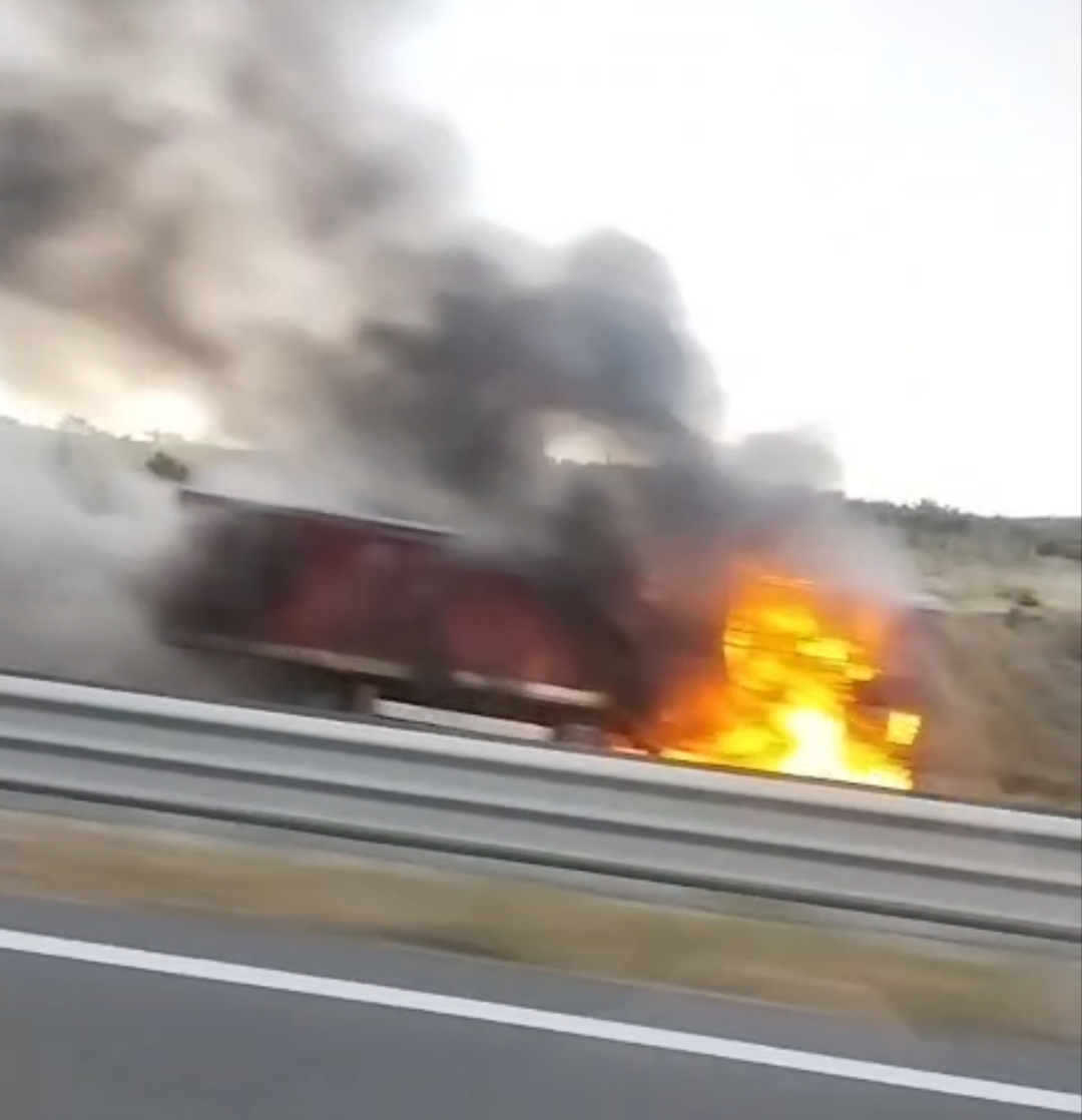Son dakika... KMO'da korku dolu anlar: Tır alev aldı!