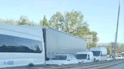 Kocaeli'nin İzmit ilçesinde akşam saatlerinde meydana gelen zincirleme trafik kazası