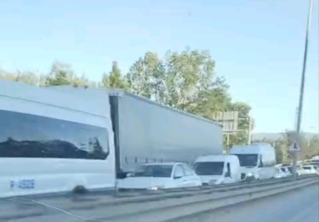 Son dakika... Kocaeli'de zincirleme kaza: Trafik kilit!