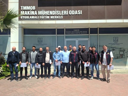 Kocaeli Büyükşehir Belediyesi İtfaiye Dairesi Başkanlığı personeli, olası patlayıcı ortam