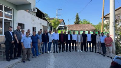 AK Parti İzmit İlçe Başkanı Halil Güngör Dokuzlar, vatandaşların yaşadığı