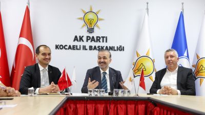 AK Parti Kocaeli İl Başkanı Şahin Talus, ilçe başkanlarıyla bir