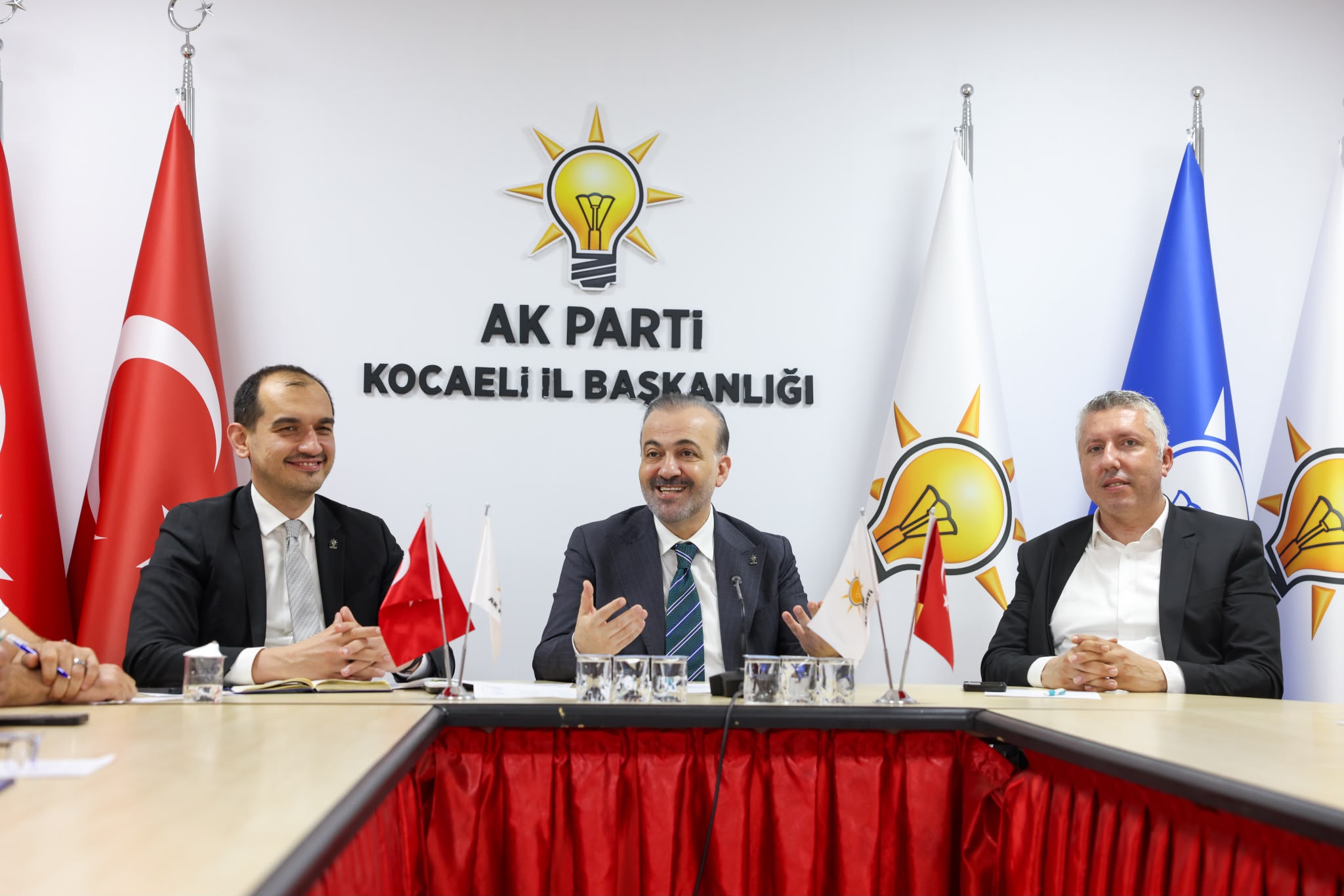 AK Parti Kocaeli İl Başkanı Şahin Talus, ilçe başkanlarıyla bir