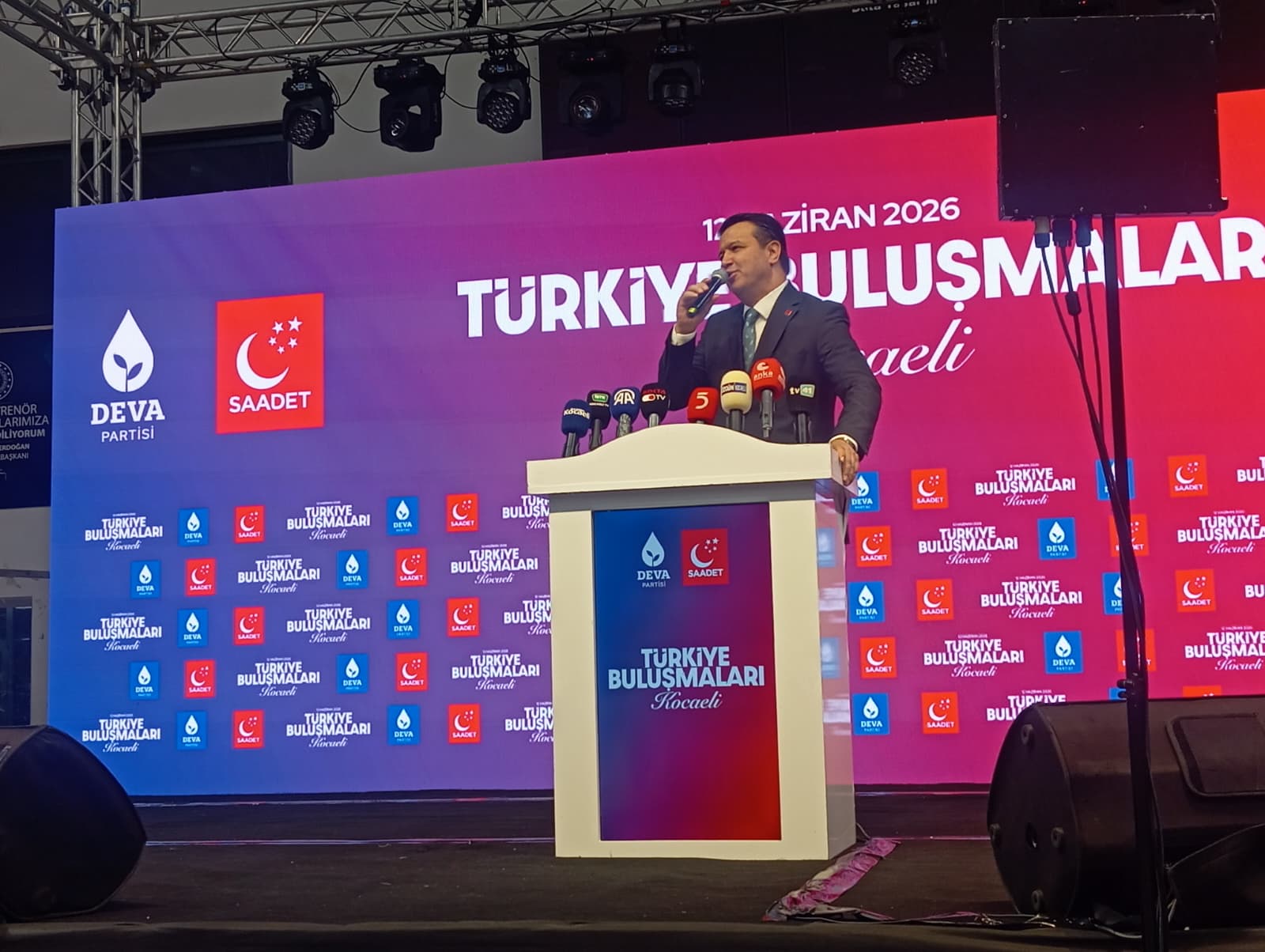 Saadet Partisi Genel Başkanı Arıkan Kocaeli'den seslendi: "Bu mücadele hak yiyenlerle hakkı yenenlerin mücadelesidir."