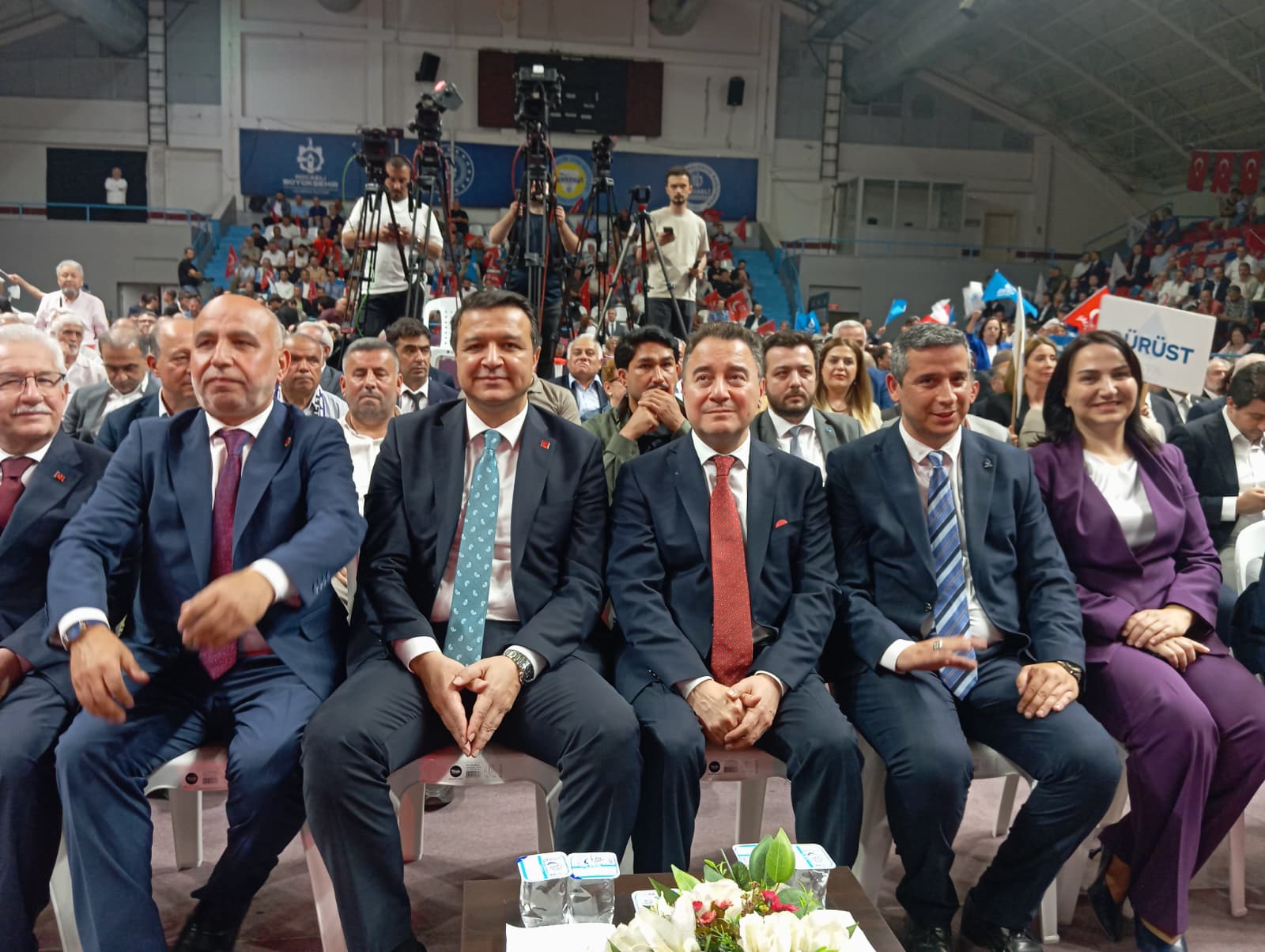 Saadet Partisi Genel Başkanı Arıkan Kocaeli'den seslendi: "Bu mücadele hak yiyenlerle hakkı yenenlerin mücadelesidir."