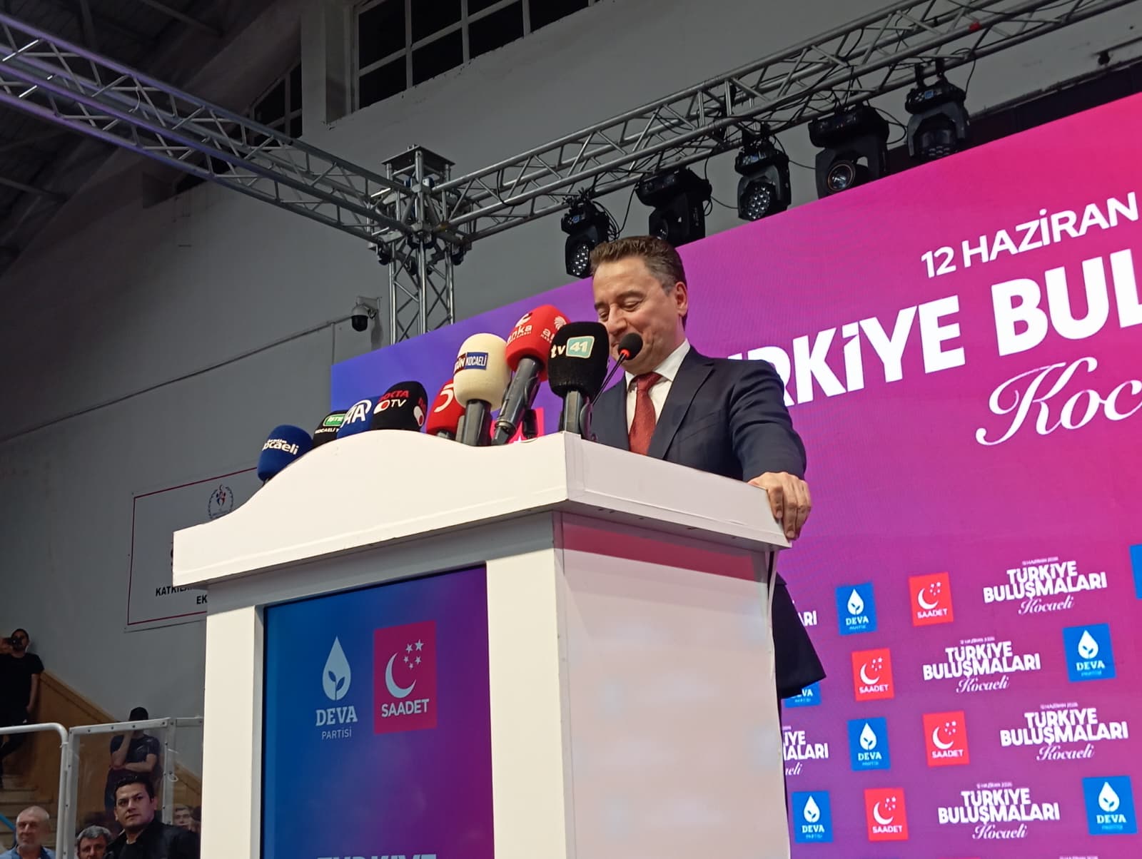Ali Babacan Kocaeli'den seslendi: "Türkiye iki yanlıştan birini seçmek zorunda değil"
