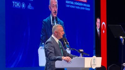İzmit Cedit Mahallesi Kentsel Dönüşüm Projesi’nin kura çekim töreninde konuşan