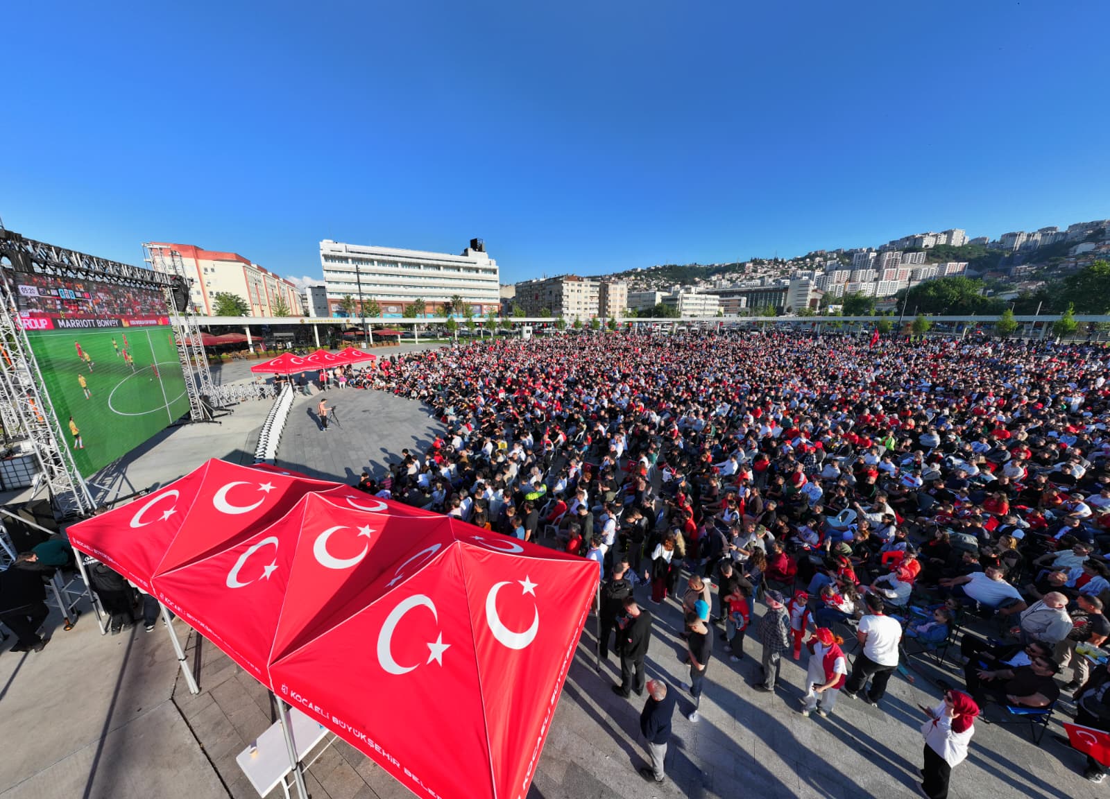 Milli heyecan Kocaeli’yi meydanlara döktü: Bizim çocuklar için tek yürek