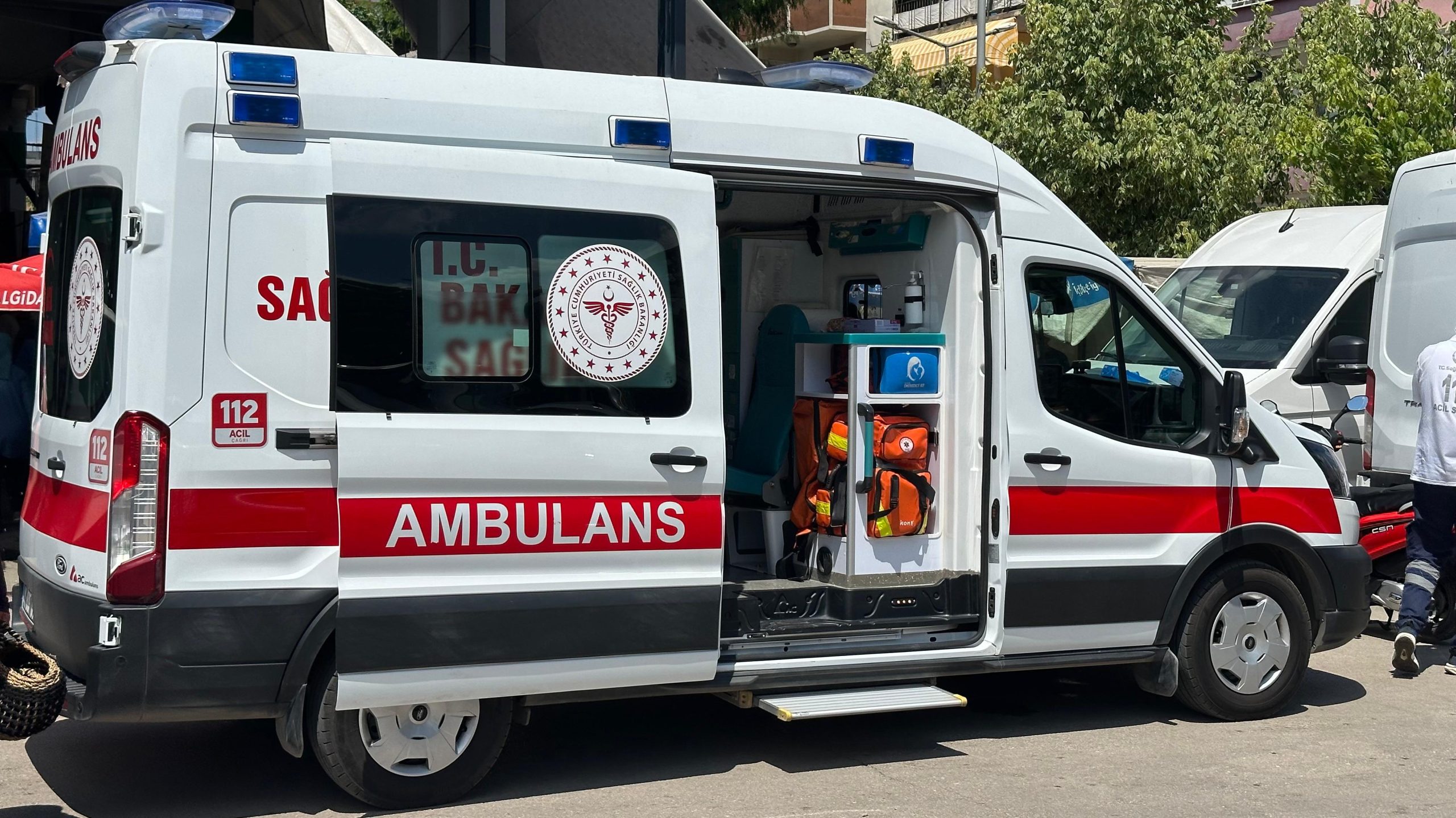 Doğu Kışla Pazarı'nda hareketli dakikalar: Ambulans sirenlerle geldi