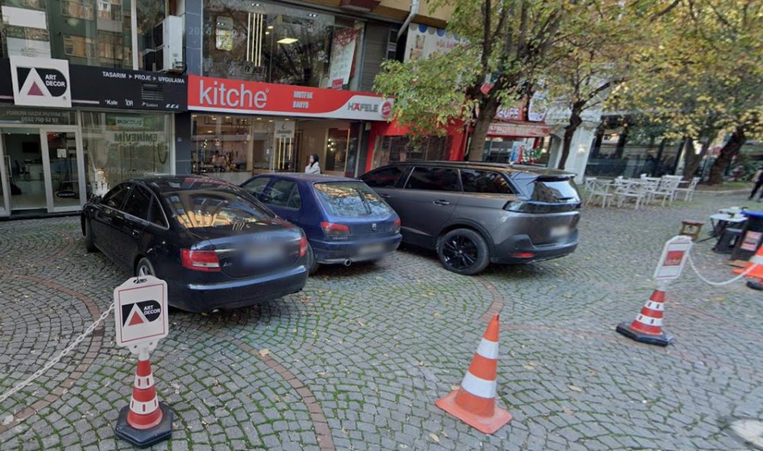 İzmit’in en işlek noktalarından biri olan Şehabettin Bilgisu Caddesi, bugün