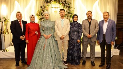 Kocaeli'de iki köklü ailenin mutluluğu nişan yüzüğüyle taçlandı.