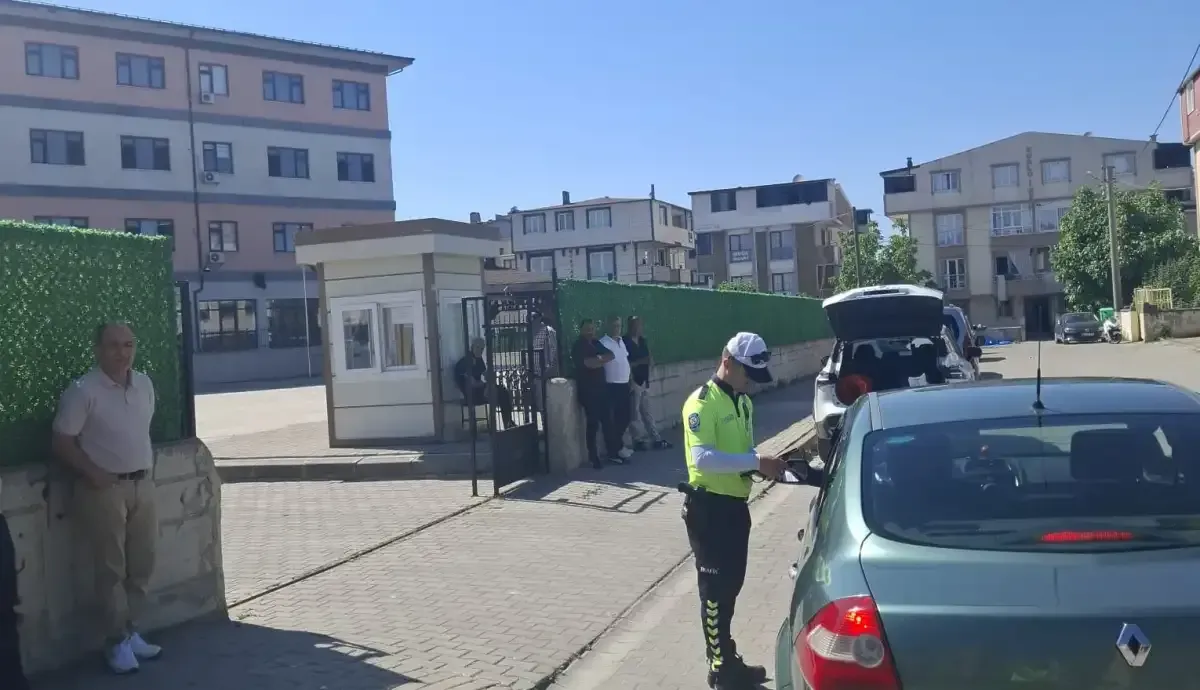 Kocaeli İl Emniyet Müdürlüğü ekipleri, Darıca ilçesinde öğrencilerin huzur ve