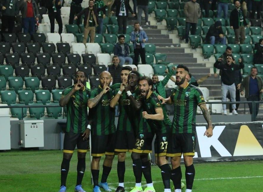 Kocaelispor, yeni sezon transfer çalışmaları kapsamında eski futbolcusu Benhur Keser