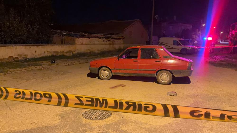 Afyonkarahisar'ın Bolvadin ilçesinde düğünde iki grup arasında çıkan kavgada 21 yaşındaki Seyit