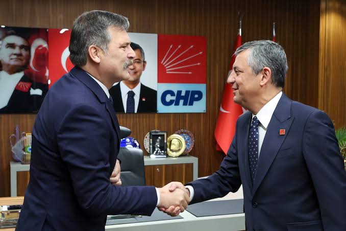 Siyasette bomba gelişme! Özgür Özel'e o partiden sürpriz teklif