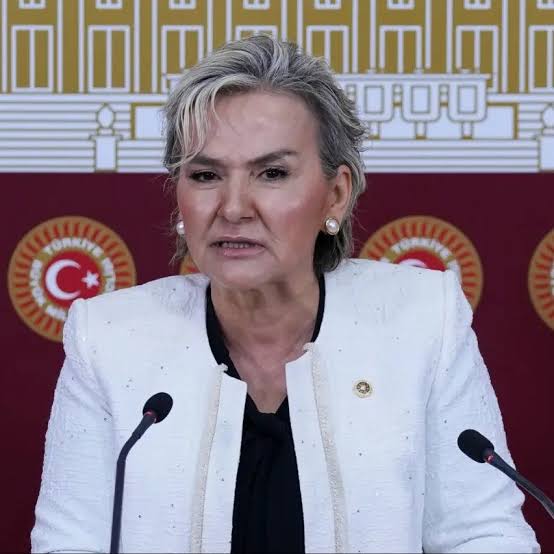Son dakika... CHP'de şok istifa! Vekil sayısı 128'e düştü